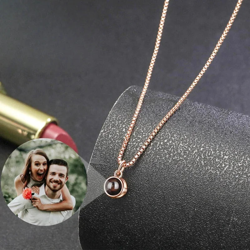 Collier Photo Projection