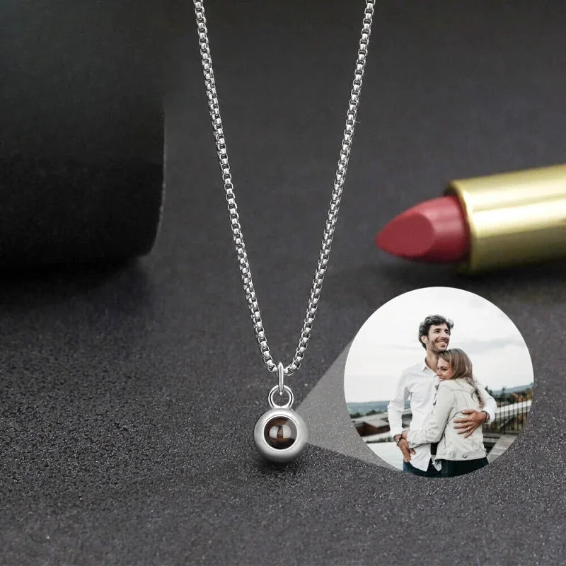 Collier Photo Projection