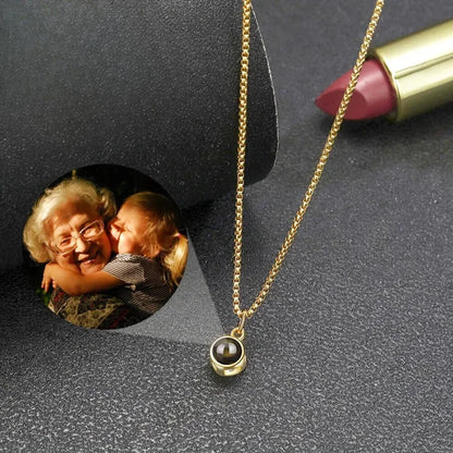 Collier Photo Projection